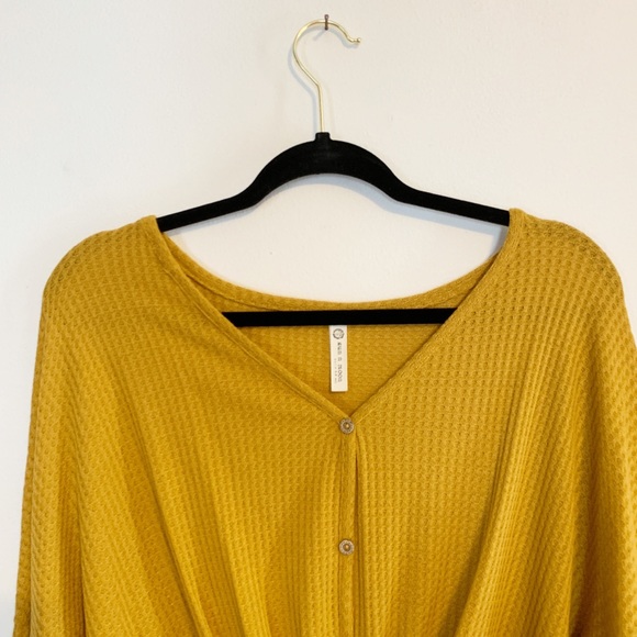 KNOTTED FRONT LONG SLEEVE MUSTARD COLOR - Picture 2 of 5